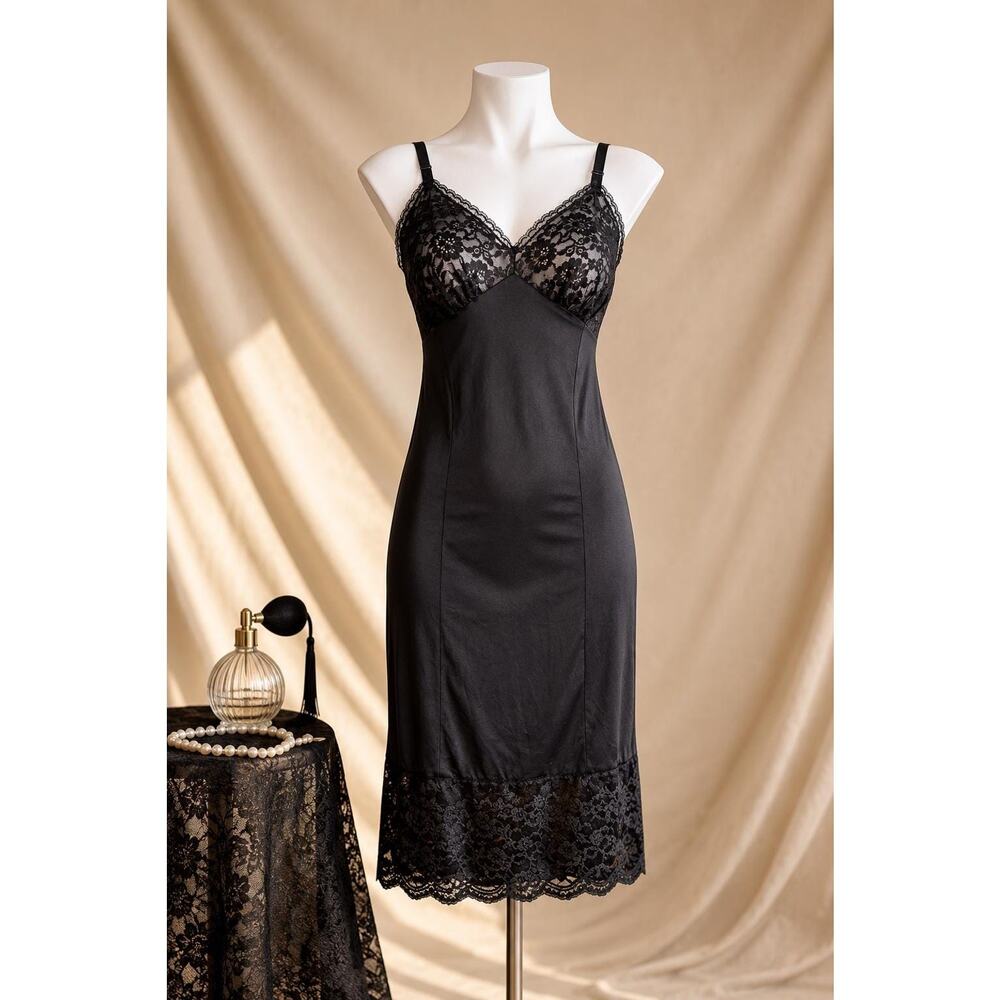 Vintage Sans Souci 1960’s Black Lace Full Slip Dress 34
